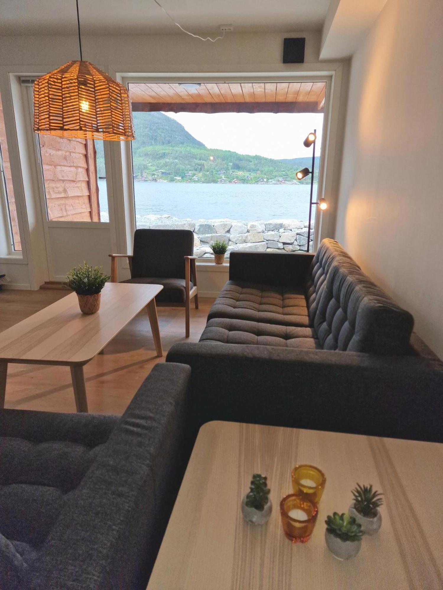 Preikestolen Panorama - Seaside Apartments Jorpeland Ngoại thất bức ảnh